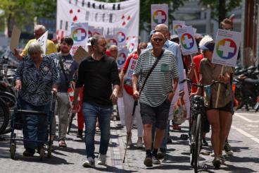 https://zoetermeer.sp.nl/nieuws/2023/06/actie-bij-zilveren-kruis-achmea-in-leiden-tegen-afbraak-ziekenhuiszorg